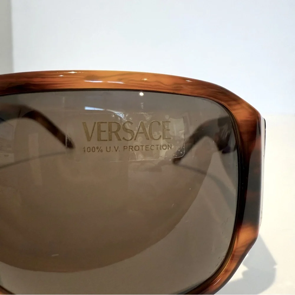 ๐ Authentic Versace Brown Sunglasses with Swaroski Crystals Details - Picture 6 of 11